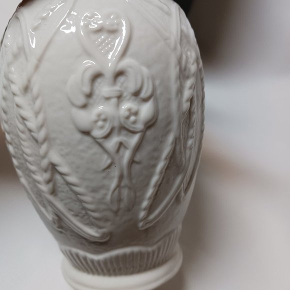 Belleek Durham Vase Hand Crafted Ireland Parian China - Picture 9 of 16
